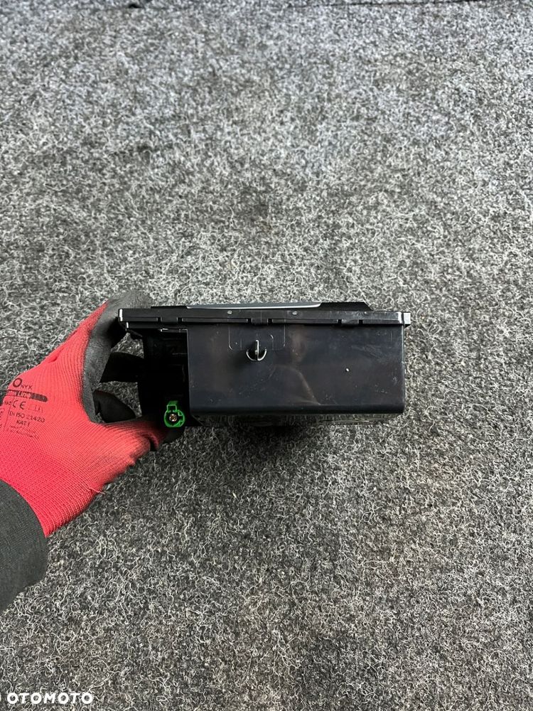 vw golf VII schowek aux usb 5G1863391 - 8