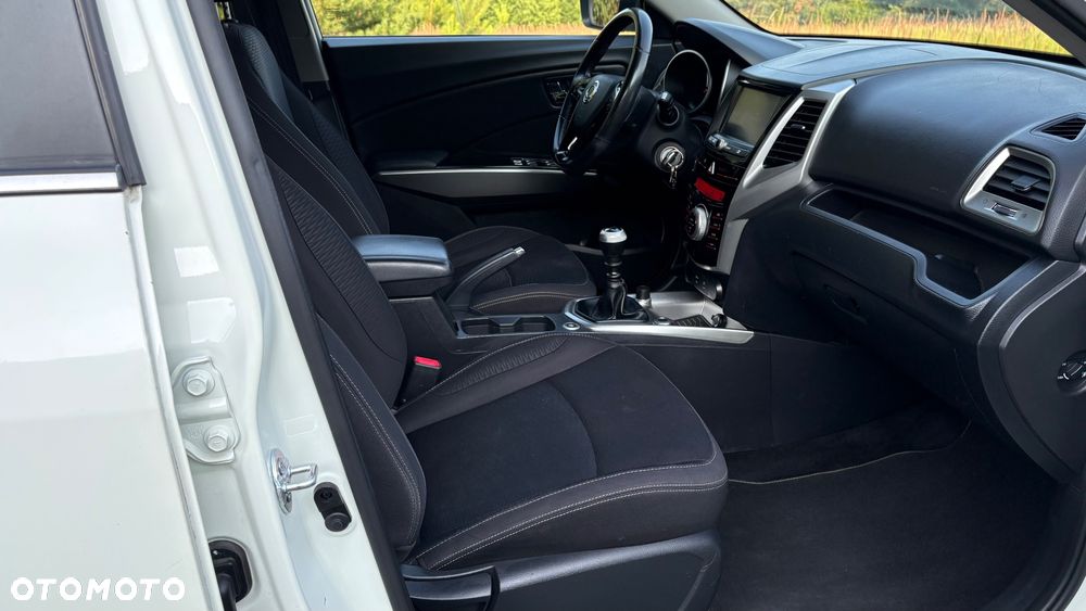 SsangYong/KGM Tivoli e-XGi 160 2WD Black+White - 23