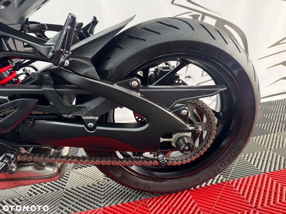 Suzuki GSX - 20