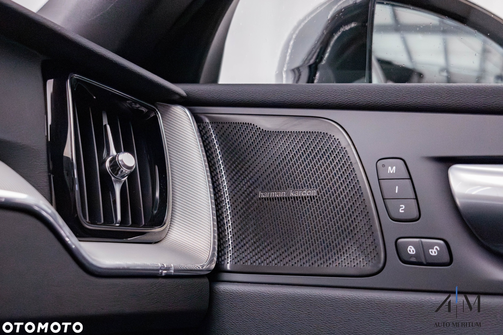 Volvo XC 60 B4 D AWD Plus Dark - 18