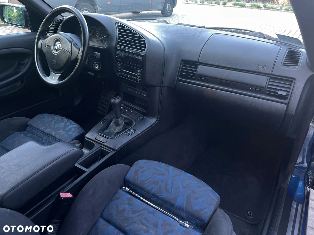 BMW Seria 3 323i - 5