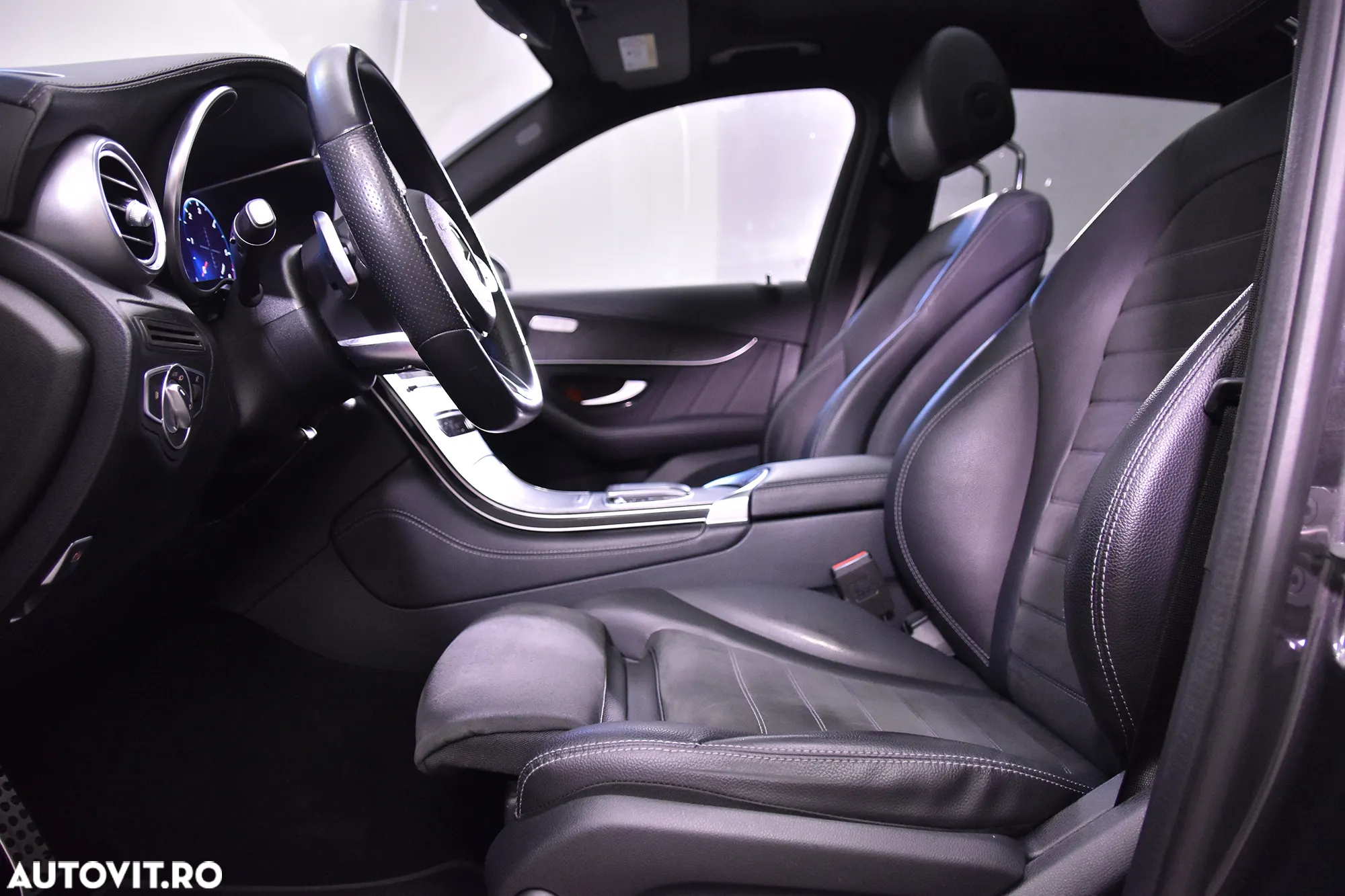 Mercedes-Benz GLC 300 d 4Matic 9G-TRONIC AMG Line - 24