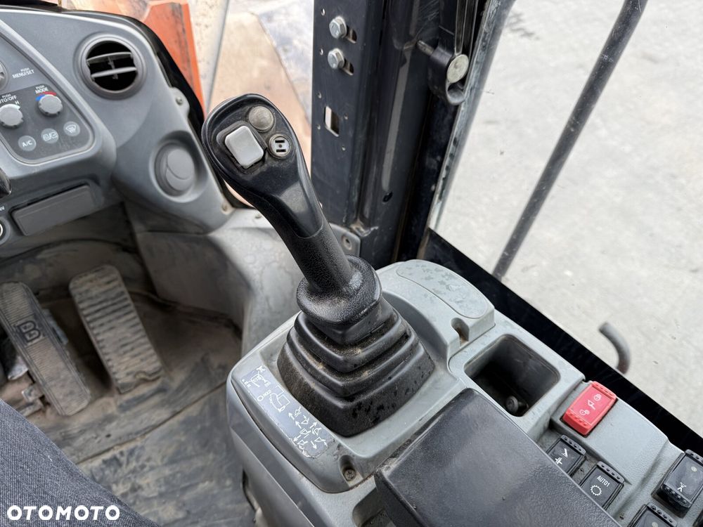 Hitachi ZW310-6 - 12