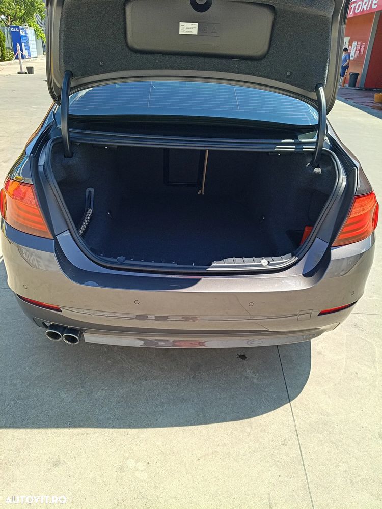 BMW Seria 5 525d xDrive - 17