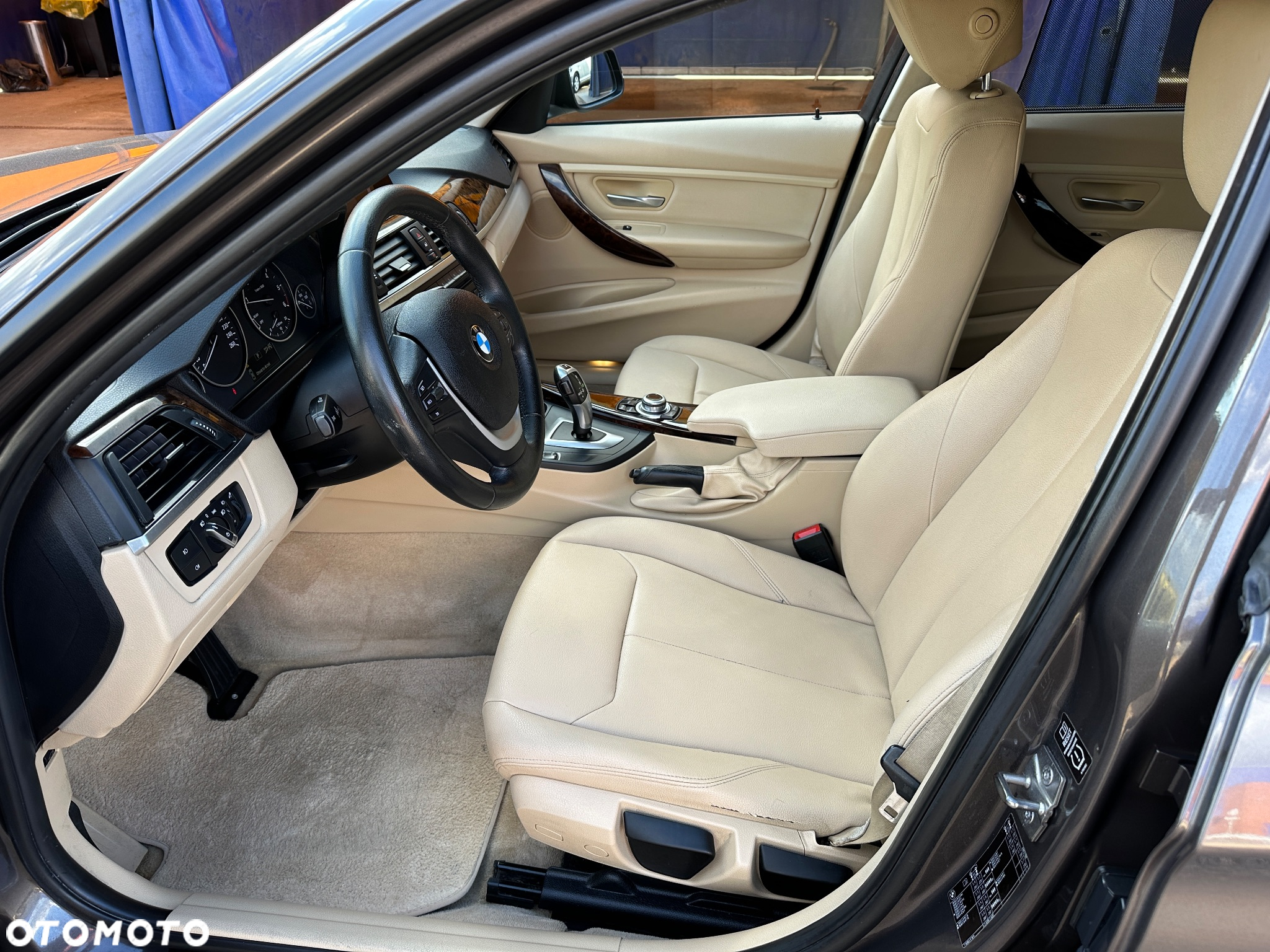 BMW Seria 3 318d DPF Touring Edition Exclusive - 11
