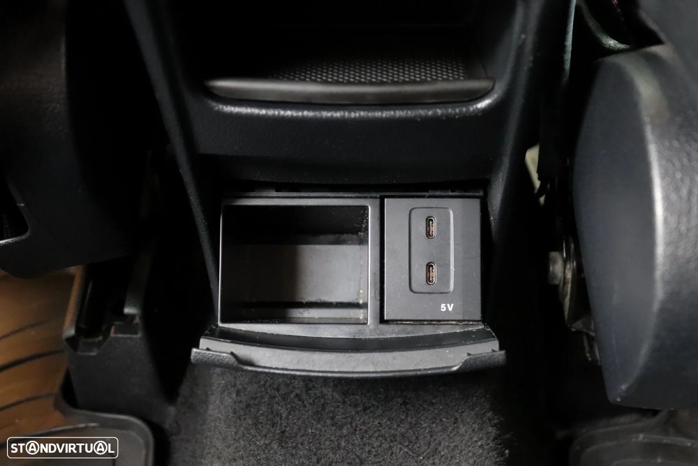 Mercedes-Benz GLB 180 d AMG Line - 36