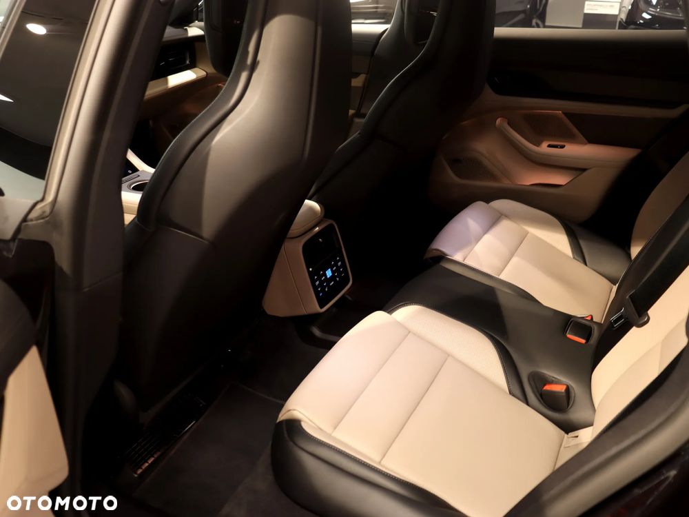 Porsche Taycan 105kWh 4 Performance Plus - 34