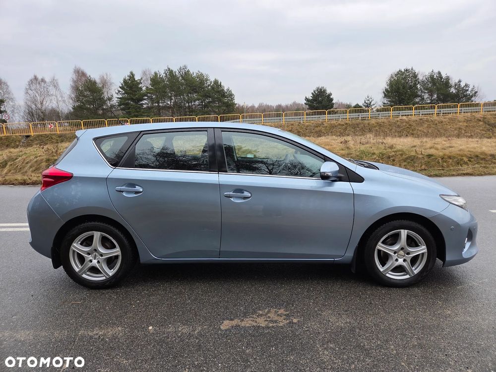 Toyota Auris 1.6 Premium - 4