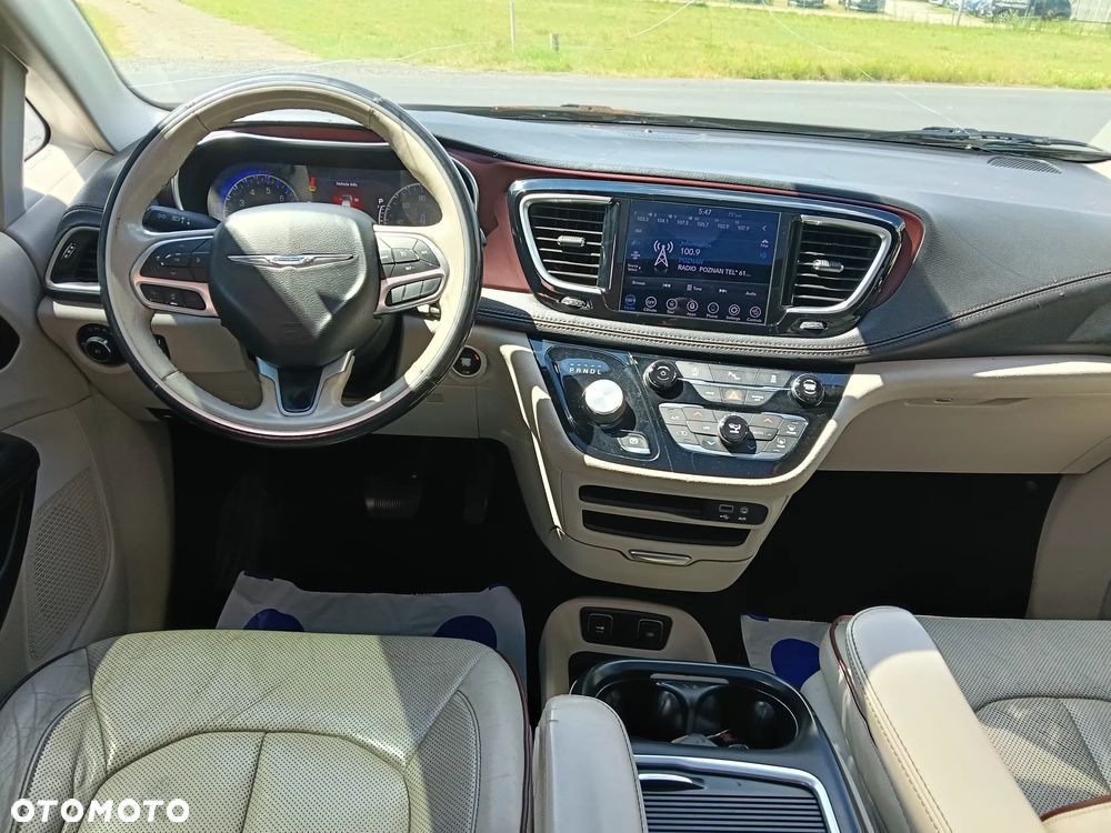Chrysler Pacifica - 20