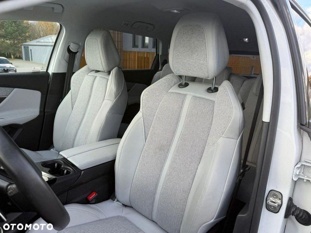 Peugeot 5008 1.6 PureTech Allure S&S EAT8 - 24