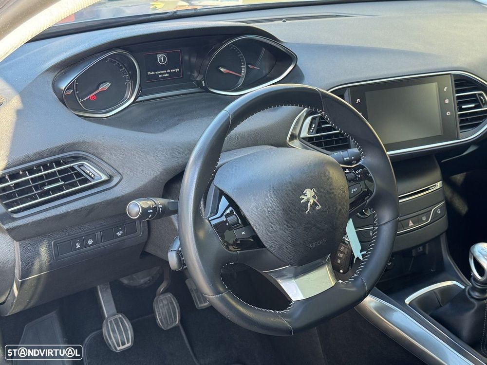 Peugeot 308 1.2 PureTech Allure J18 - 15