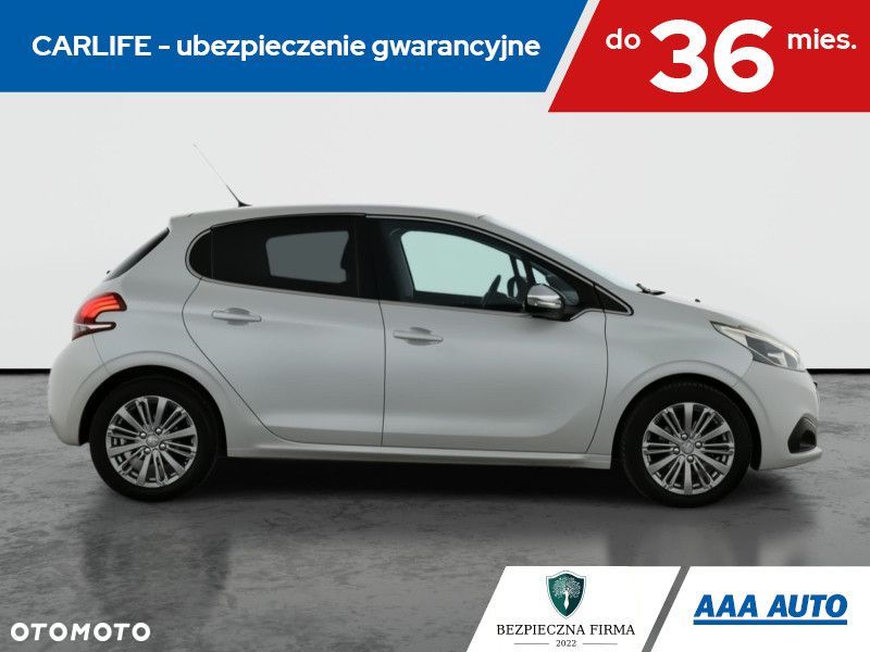 Peugeot 208 - 8