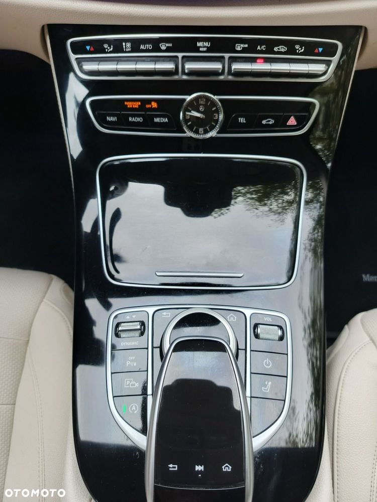 Mercedes-Benz Klasa E 220 d 9G-TRONIC - 17