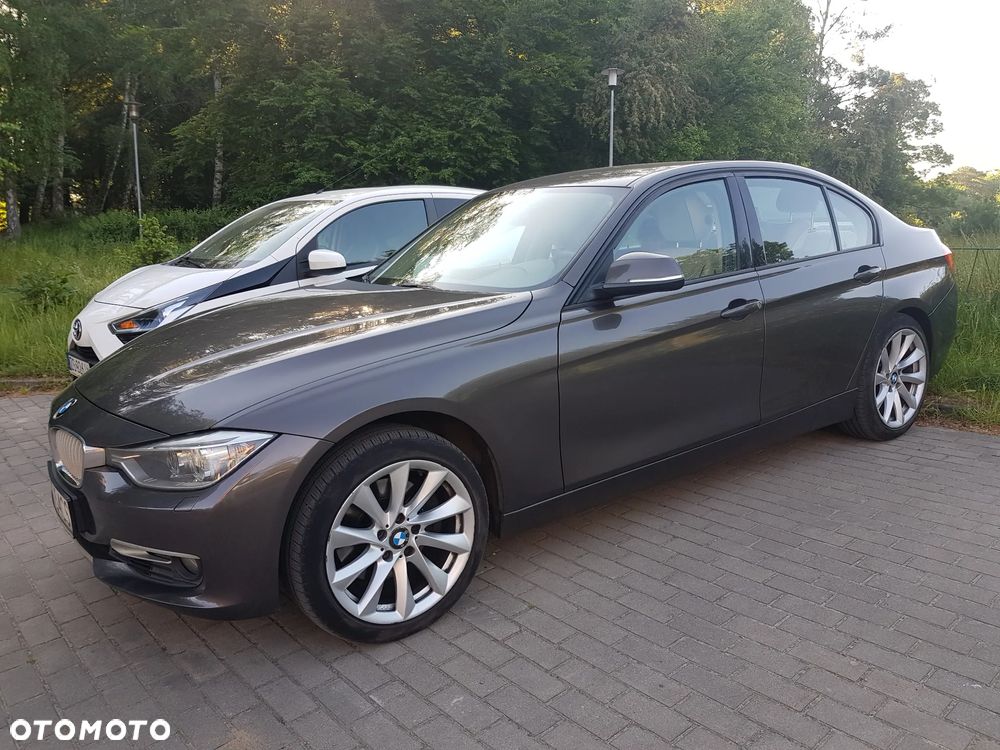 BMW Seria 3 328i Touring - 2