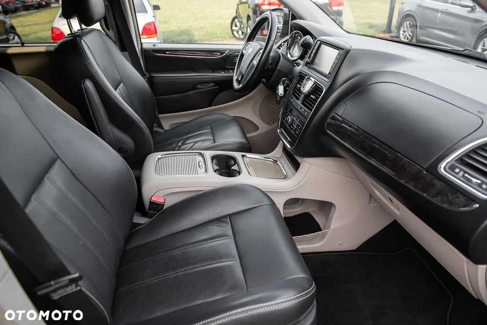 Lancia Voyager 3.6 Platinum - 21