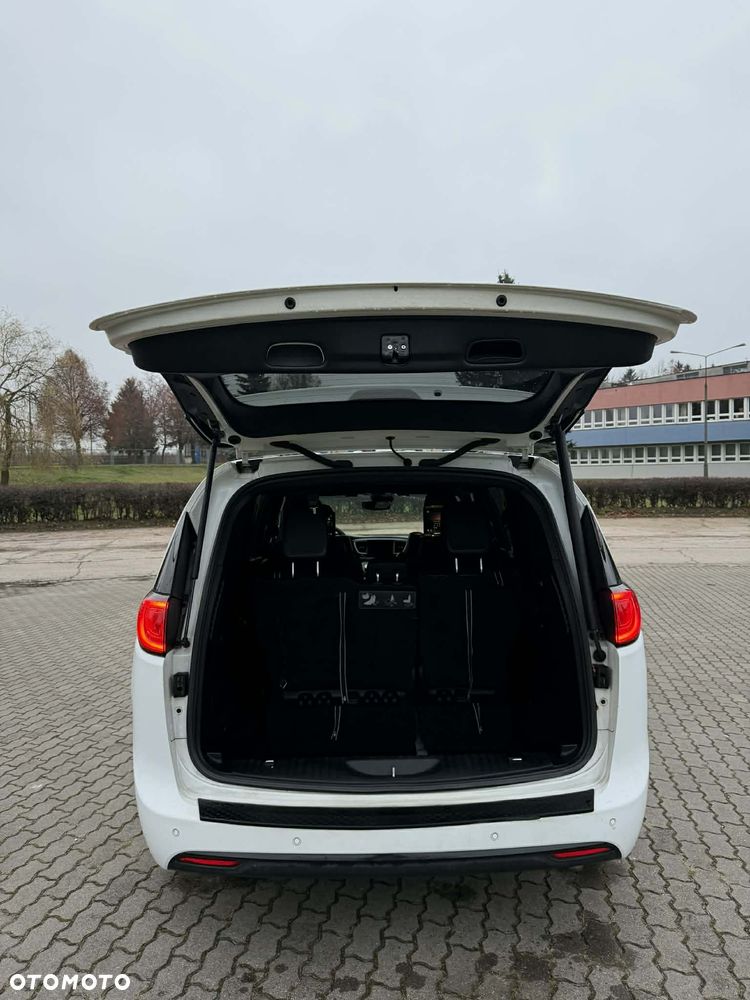 Chrysler Pacifica - 26