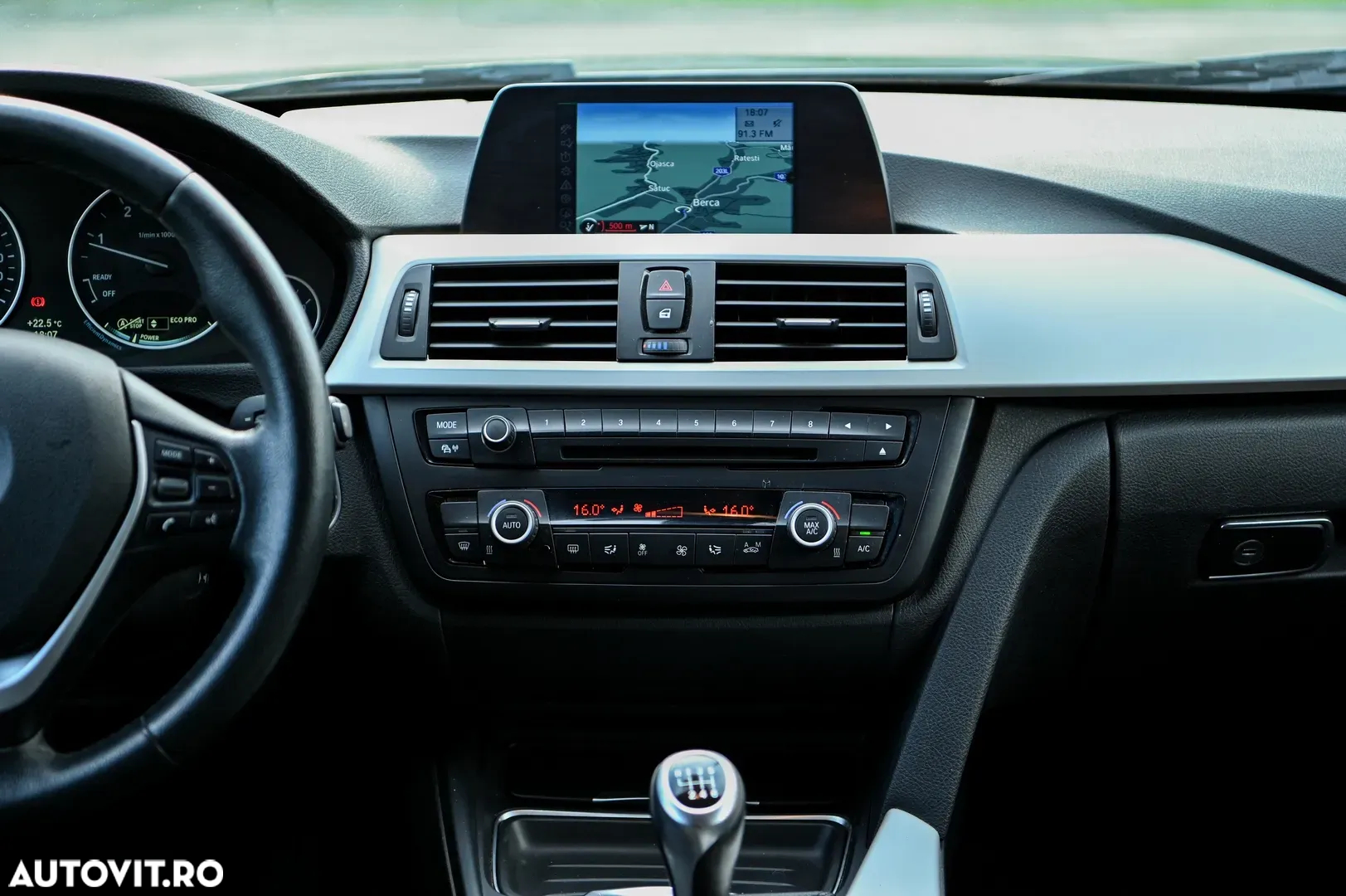 BMW Seria 3 320d Touring - 28