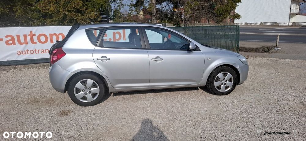 Kia Ceed - 10