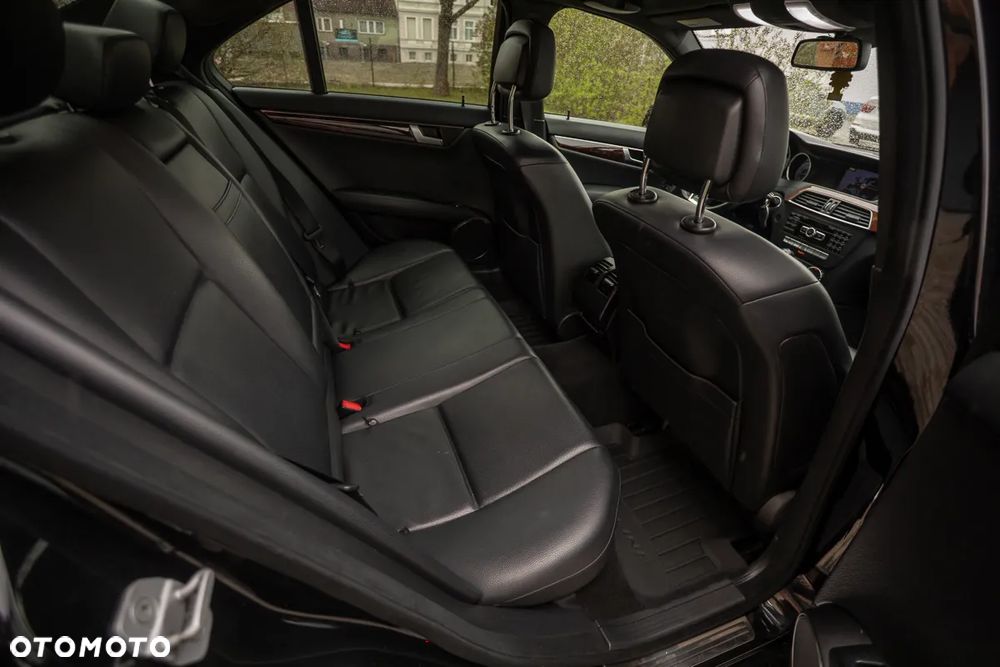 Mercedes-Benz Klasa C 300 7G-TRONIC - 18