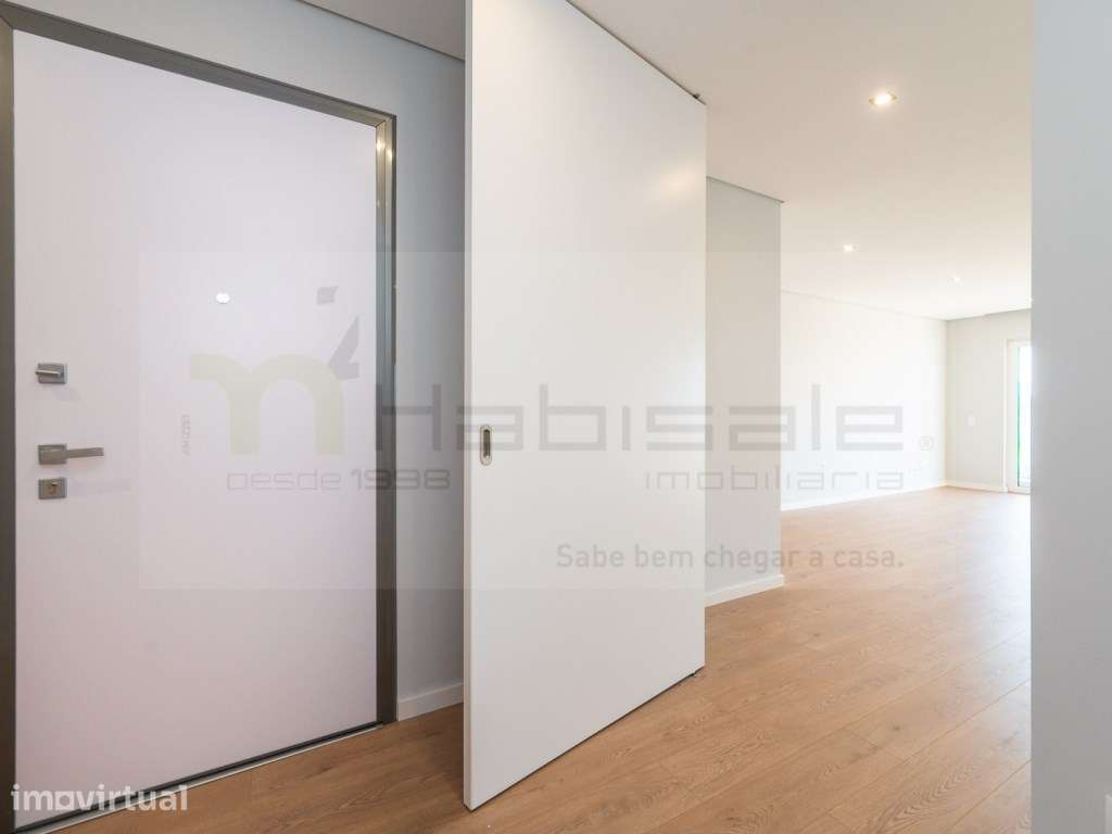 T3 Excelentes Acabamentos com Box Perto da Praia de Carcavelos - Grande imagem: 4/36