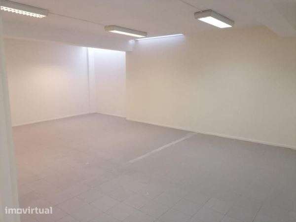 Espaço para Armazém/Arrecadação/Estúdio/Atelier/Zona Centro/Metro a... - Grande imagem: 2/6