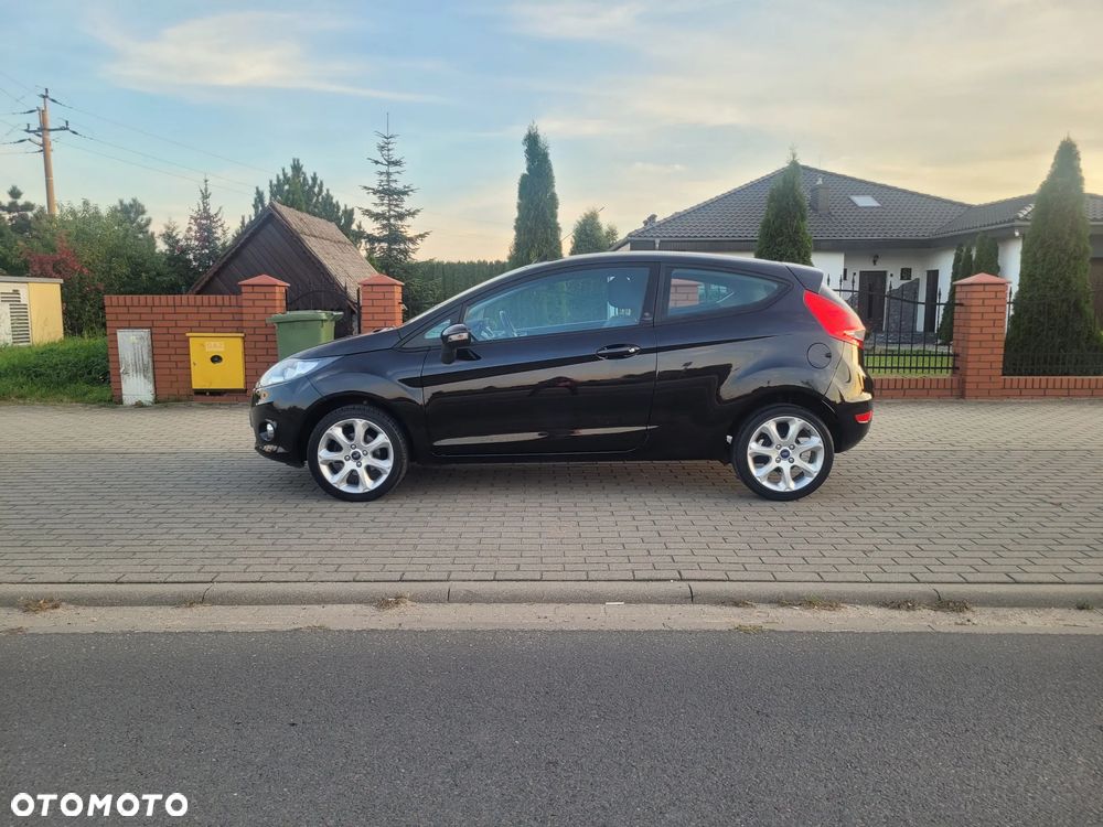 Ford Fiesta 2012 photo 2