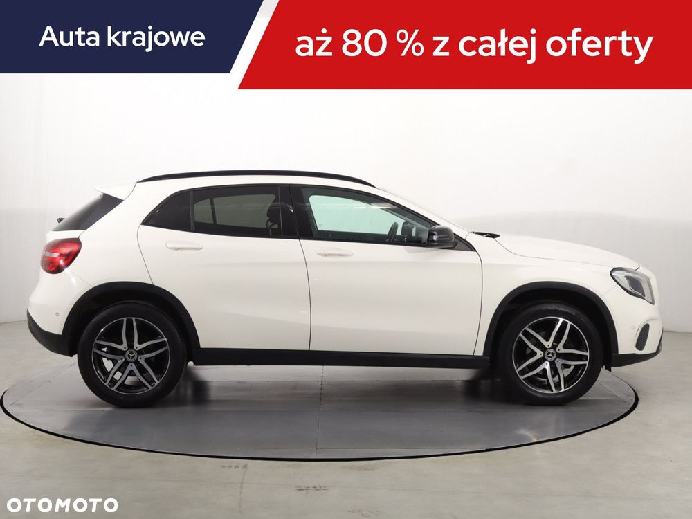 Mercedes-Benz GLA - 8