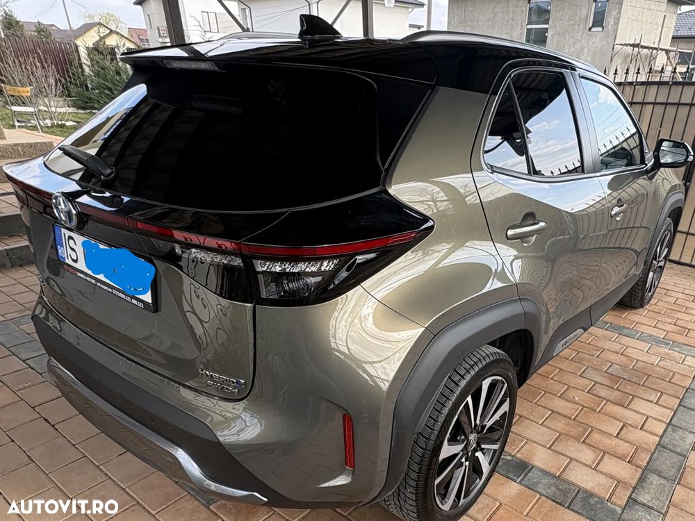 Toyota Yaris Cross 1.5 VVT-i HSD 4x4 Exclusive Premiere - 3