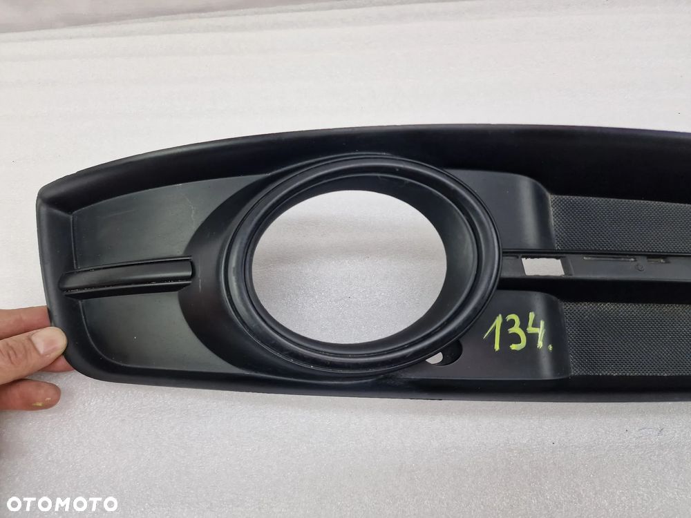 AUDI A3 8P0 LIFT 08- PRAWA KRATKA BOCZNA ZDERZAKA PRZEDNIEGO PRZÓD MATOWA , NR 8P0807682J , NR AUKCJI D/134 - 3