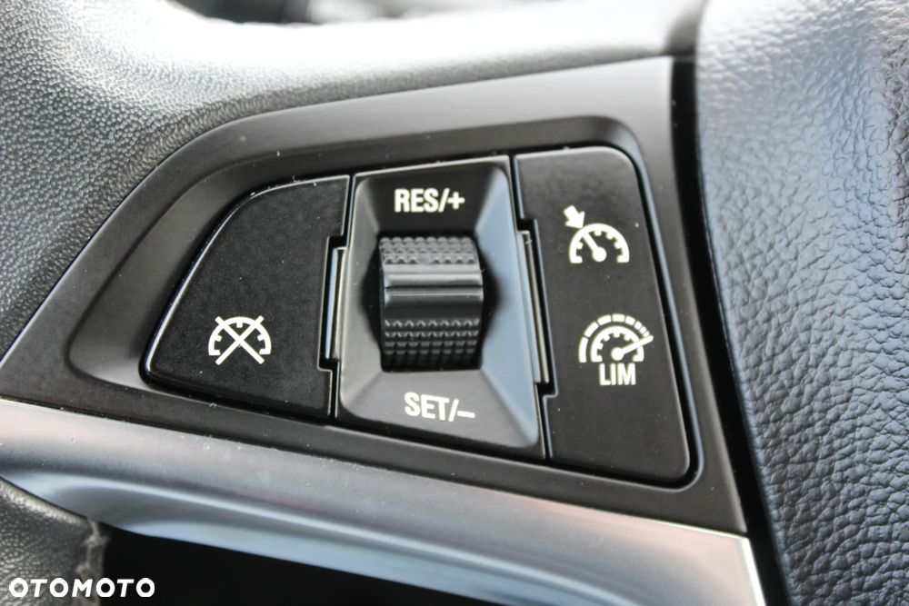 Opel Astra 1.4 T Cosmo S&S - 17
