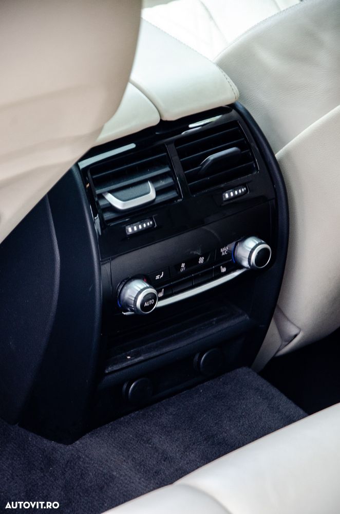 BMW Seria 5 540i xDrive AT - 18