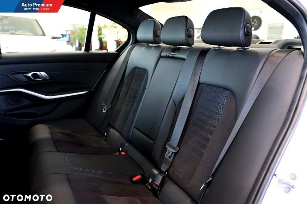 BMW Seria 3 330i M Sport - 15