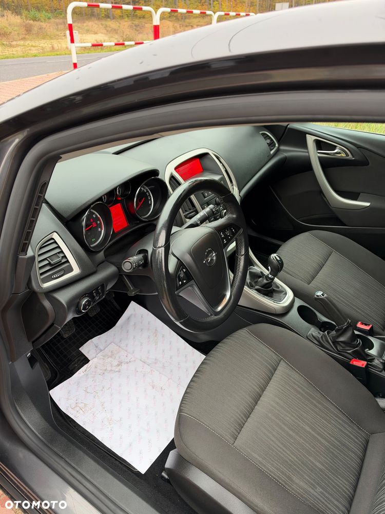 Opel Astra 2011