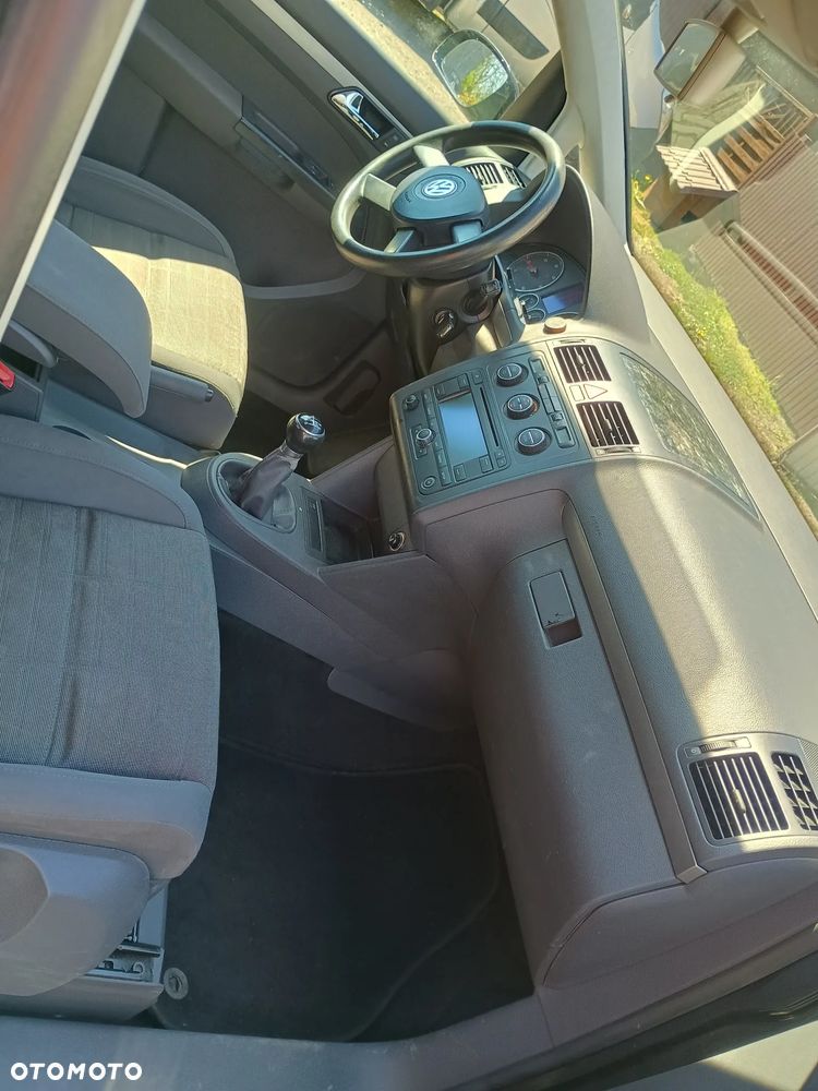 Volkswagen Touran - 16