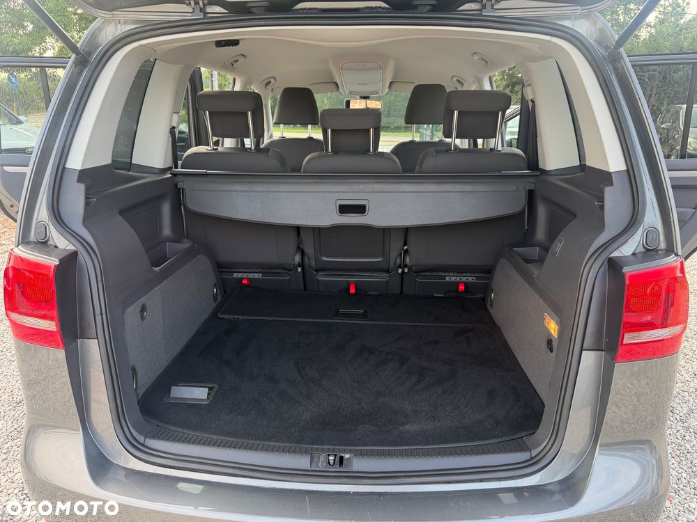 Volkswagen Touran 2.0 TDI DPF MATCH - 21
