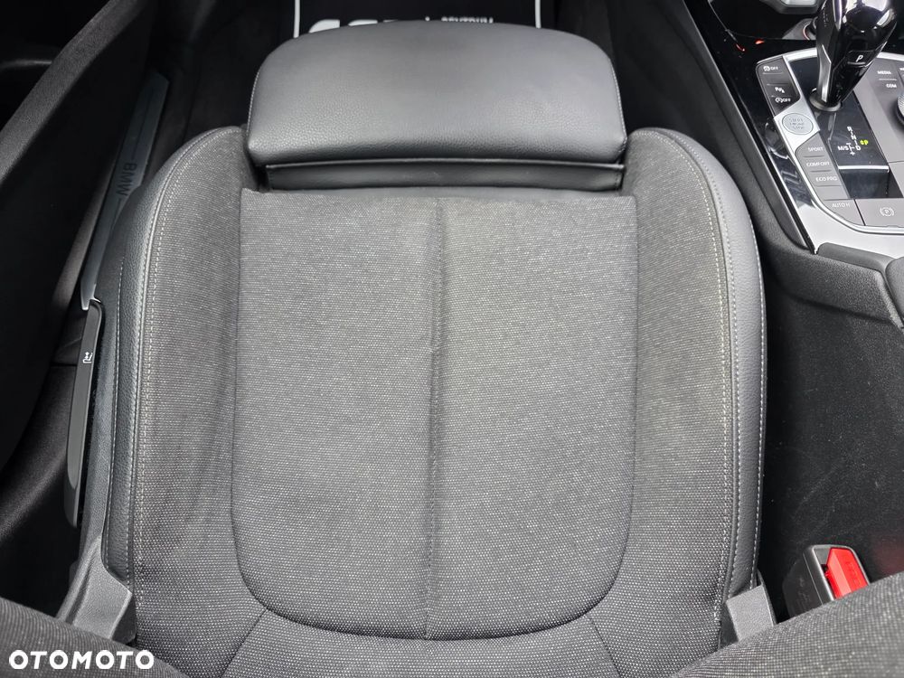 BMW Seria 2 220d xDrive Sport Line sport - 26