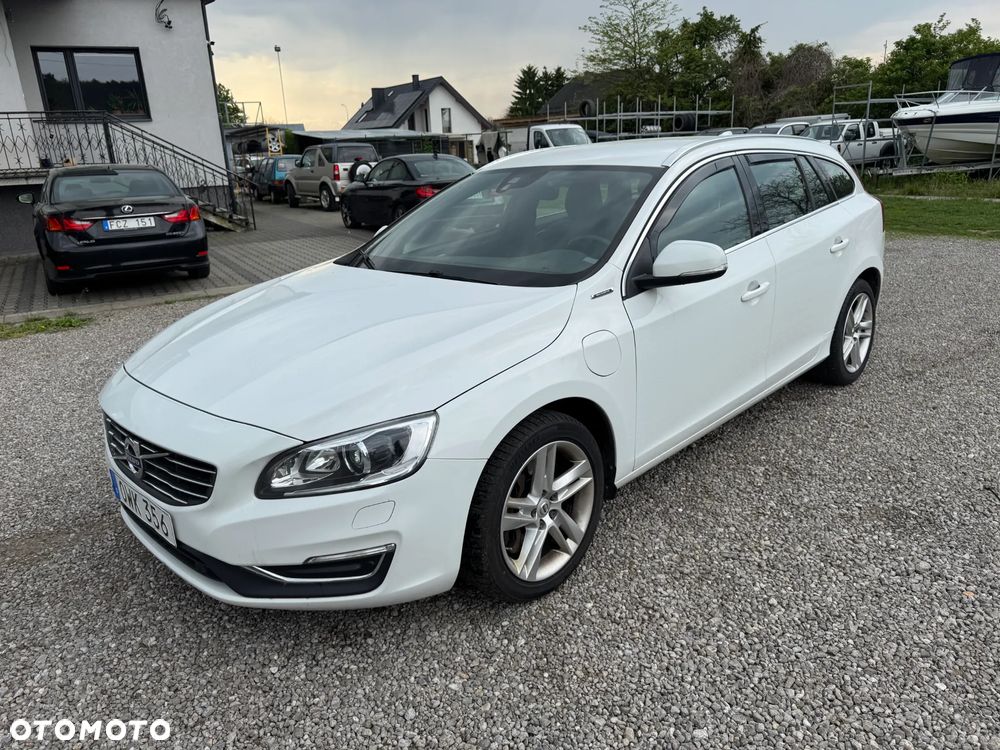 Volvo V60 D6 AWD Plug-in Hybrid Summum - 1