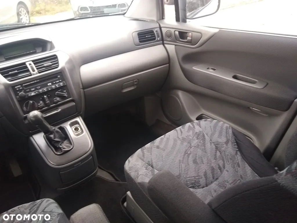 Mitsubishi Space Wagon 2.4 GDI Family - 15