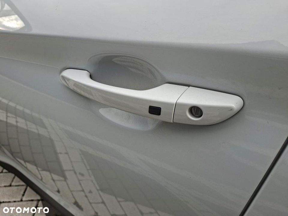 Hyundai Kona - 11