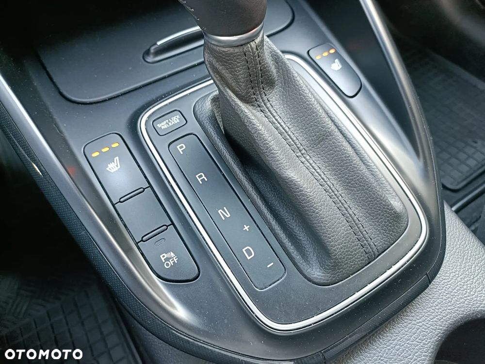 Kia Carens 2.0 GDI L - 21