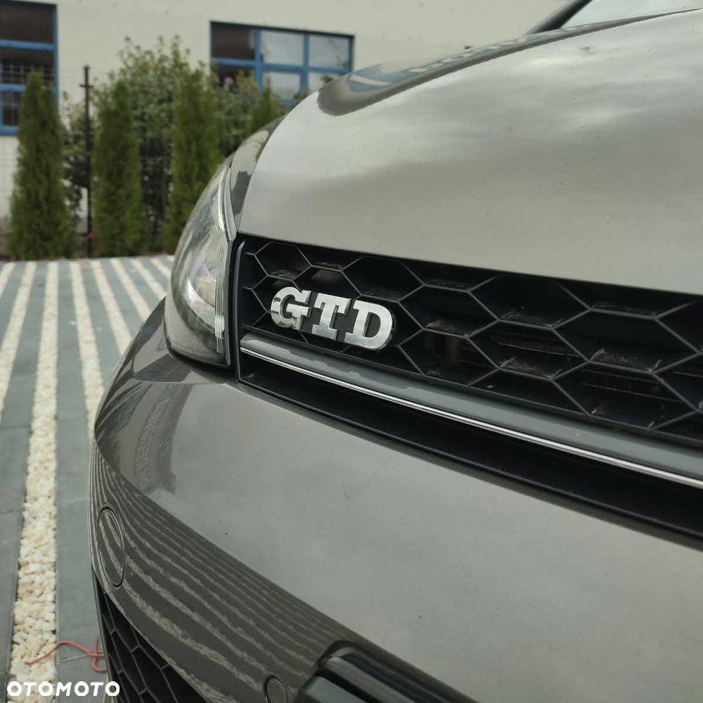 Volkswagen Golf - 6