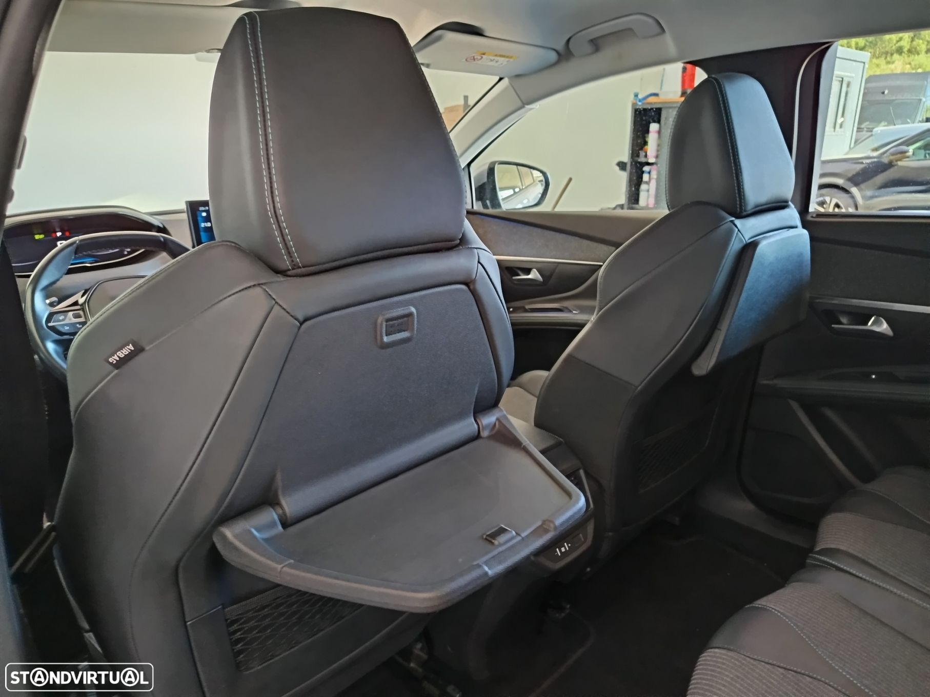 Peugeot 5008 1.5 BlueHDi Allure Pack EAT8 - 37