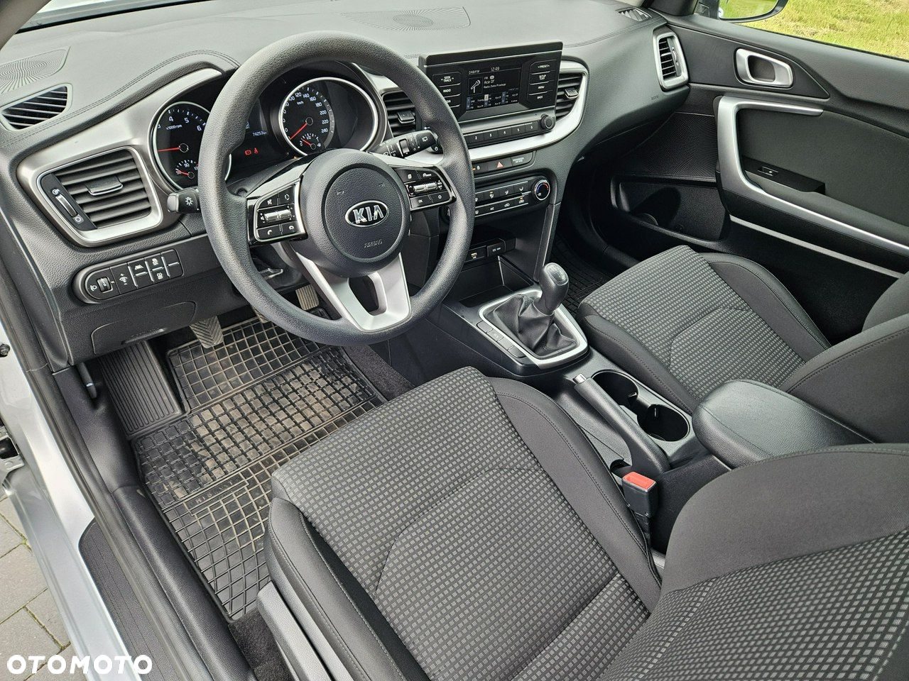 Kia Ceed - 9