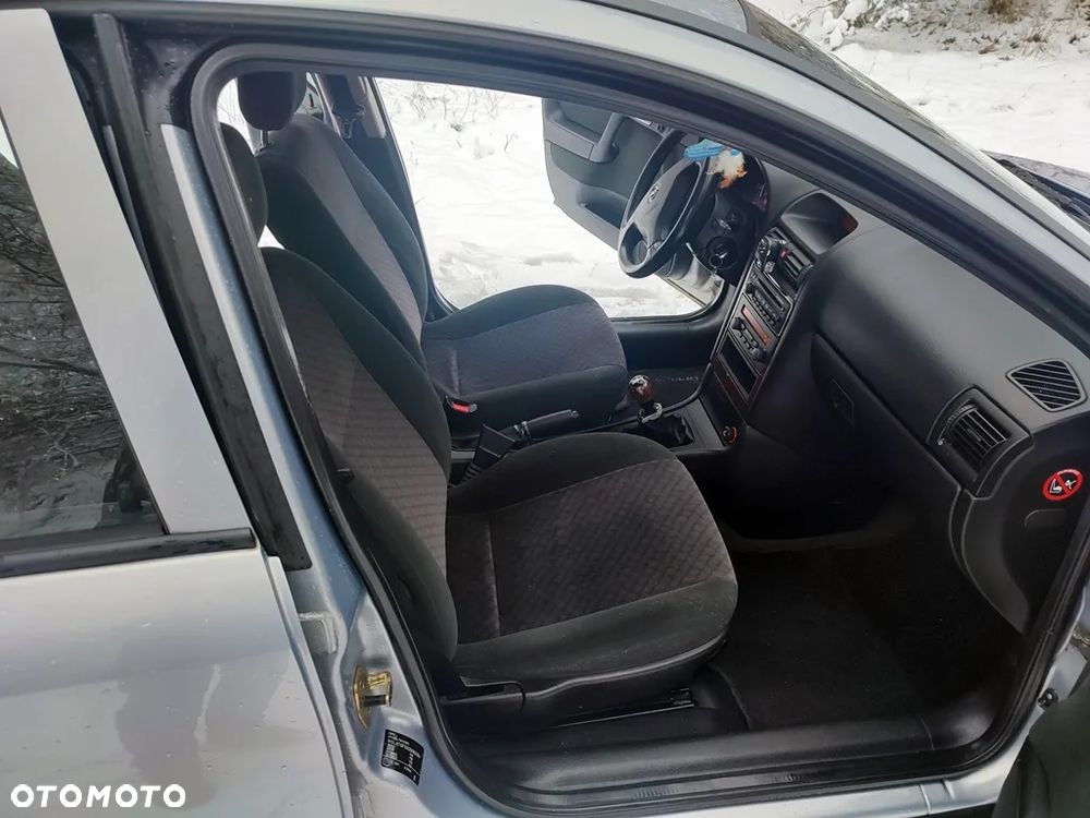 Opel Astra 1.4 GL / Club - 19