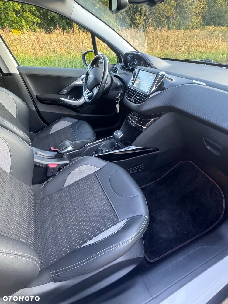 Peugeot 2008 1.2 Pure Tech Style S&S EAT6 - 10