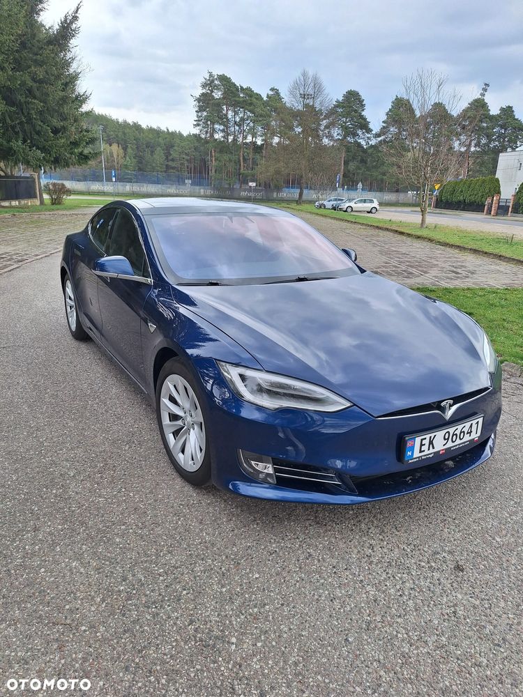 Tesla Model S - 3