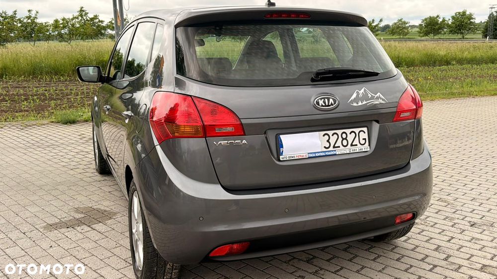 Kia Venga 1.6 L - 16