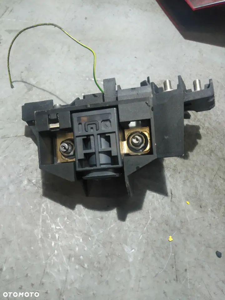 Klema plusowa bezpieczniki A6 C7 - 3