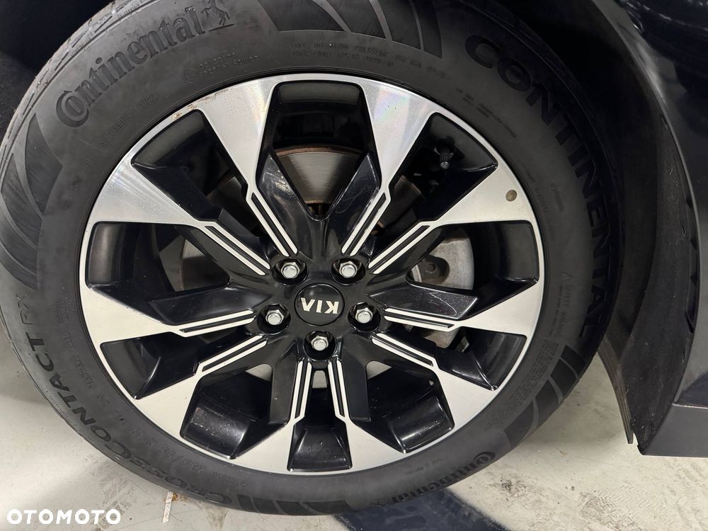 Kia Carnival - 10