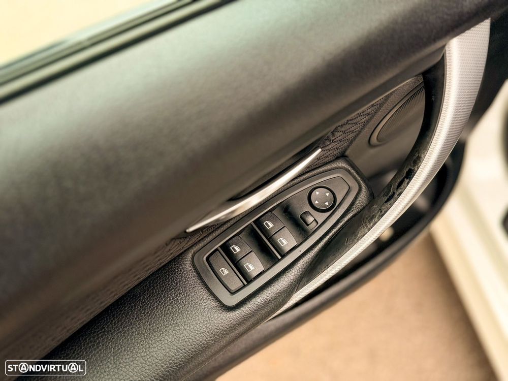 BMW 320 d Pack M - 21